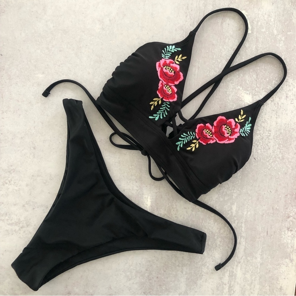 Xhilaration Floral Embroidered Lace Up Bralette Strappy Back Bikini 2 pc Black M